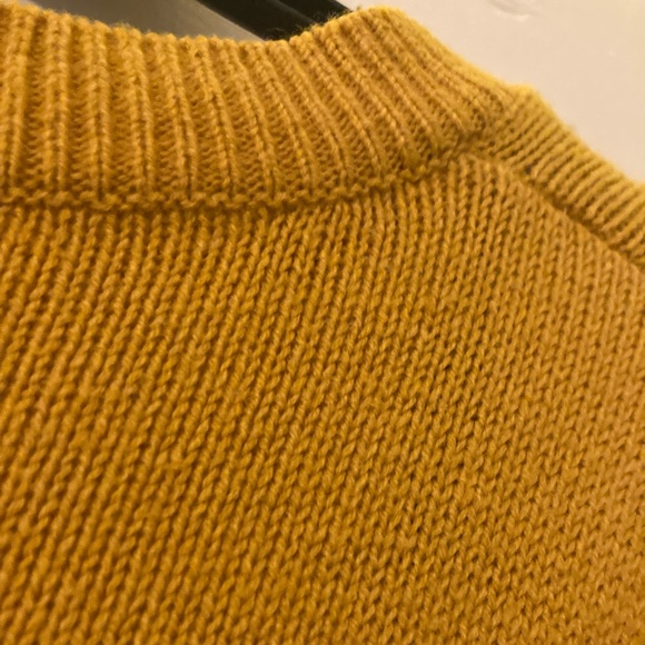 H&M Divided Yellow-Gold Cropped Sweater, size M, great condition, best offer - Picture 2 of 6